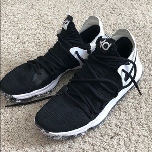 KD men’s basketball shoes